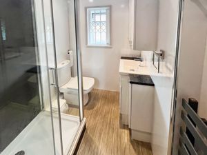 Shower room- click for photo gallery